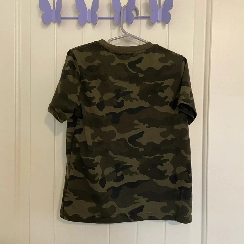 EUC | Old Navy boy’s camouflage‎ patterned tshirt — small
